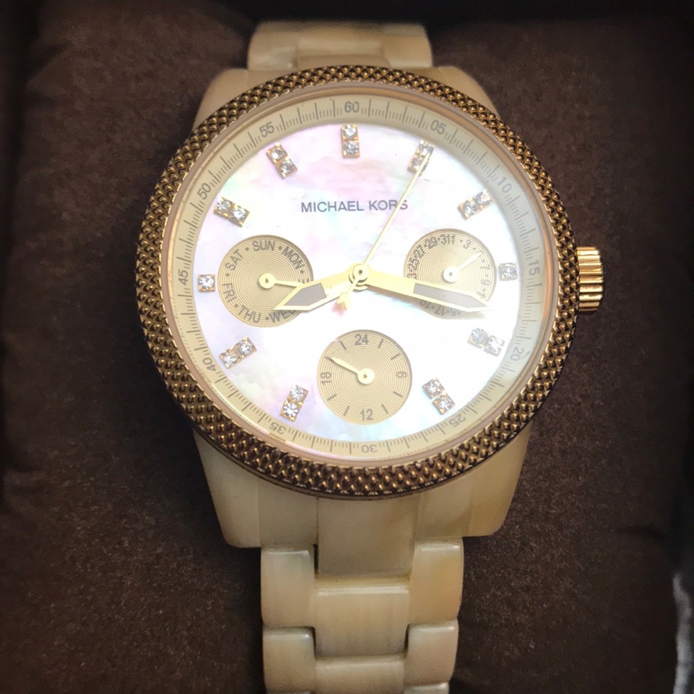 Michael Kors Horn Mk-5558 Watch